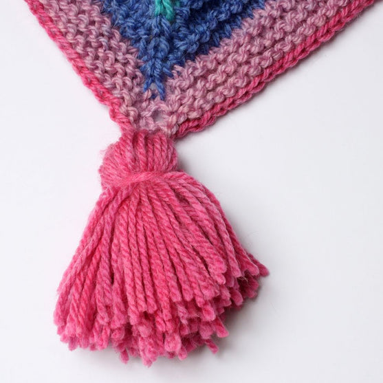 Gestricktes Dreieckstuch mit Rillen-Muster
4