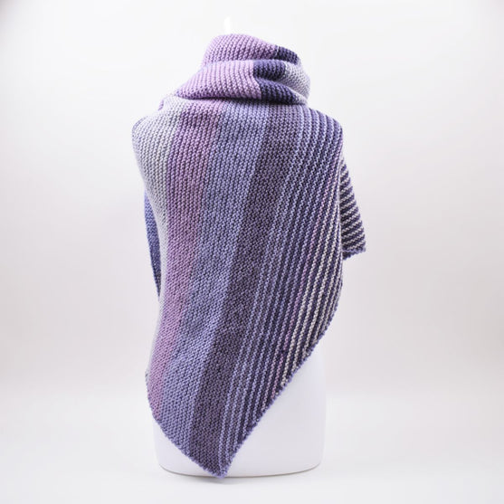 Asymmetrischer Schal mit Streifen
3