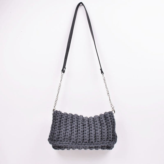 Clutch im Rippenmuster
4