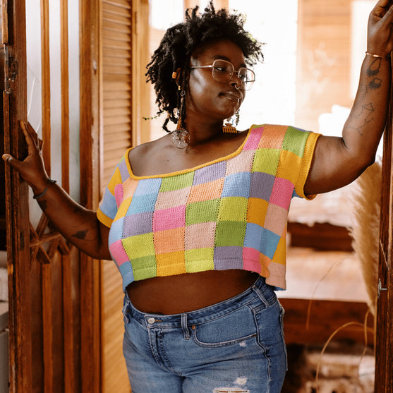 Suncatcher - T-Shirt mit Karree-Ausschnitt und Intarsien
7