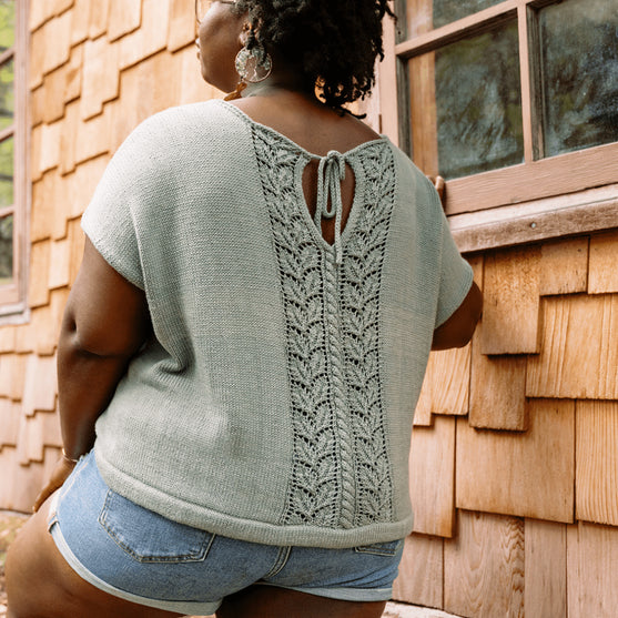 Floreale Top - Top mit Spitzeneinsatz hinten
1