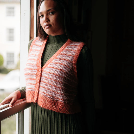 Amelia - Bunte Weste
1