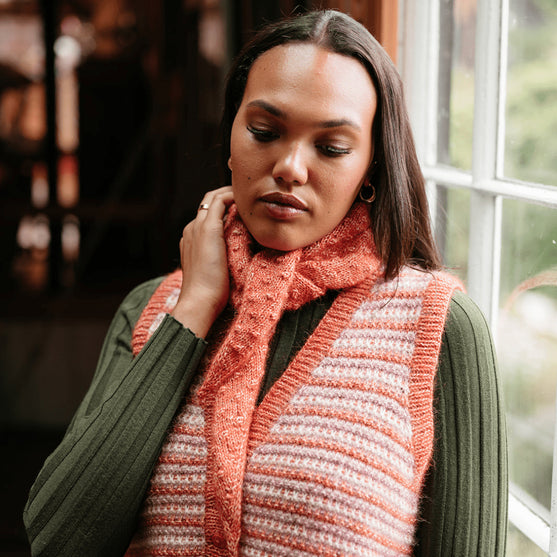 Amelia - Bunte Weste
6