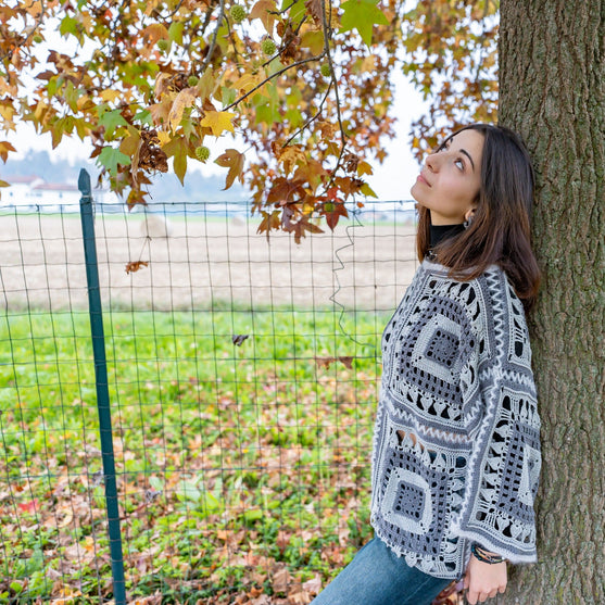 Lace Embrace - Pullover
7