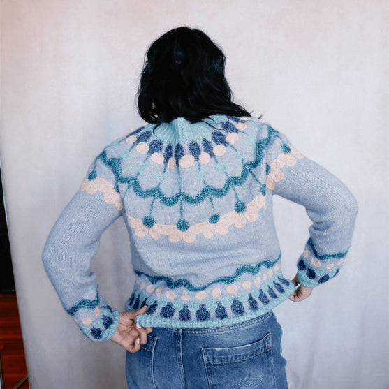 Whim - Farbmuster-Pullover
2
