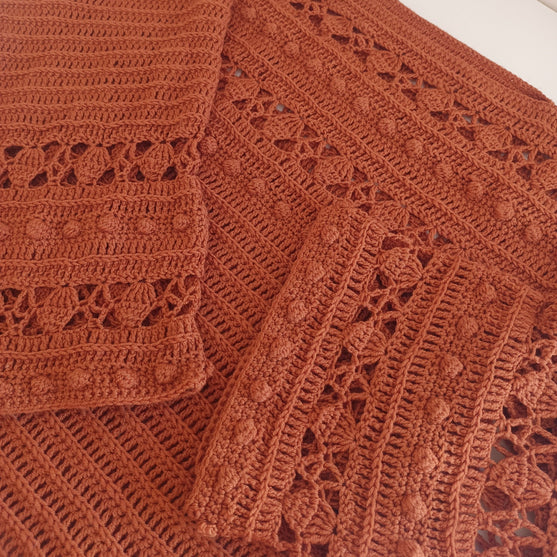 Nahia - Pullover
5