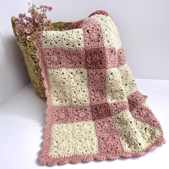 Heirloom Bloom - Babydecke
2