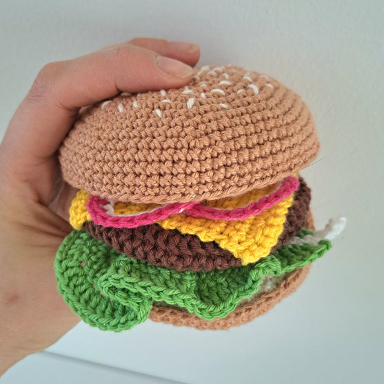 Hamburger und Pommes
3