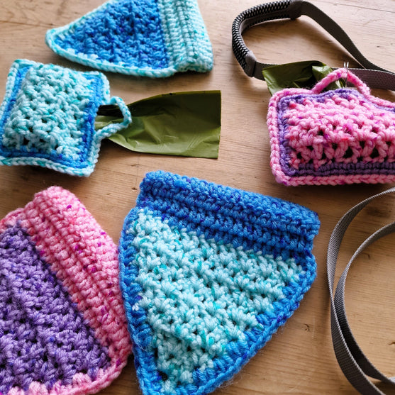 Alfie - Bandana & Passender Kotbeutelhalter
2