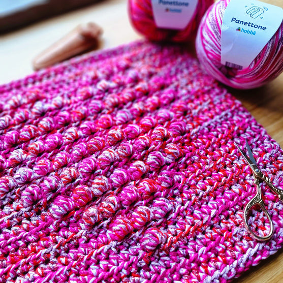 One L O V E - Wandbehang
4