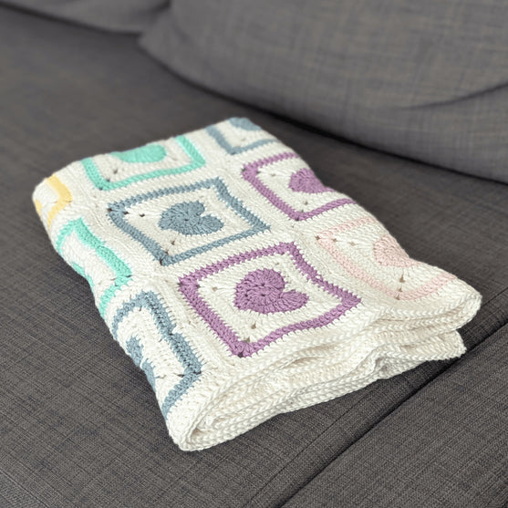 Rainbow Hearts – Babydecke
5