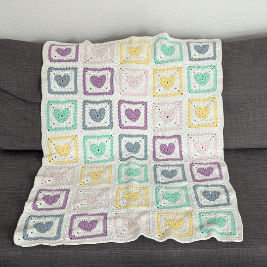 Rainbow Hearts – Babydecke