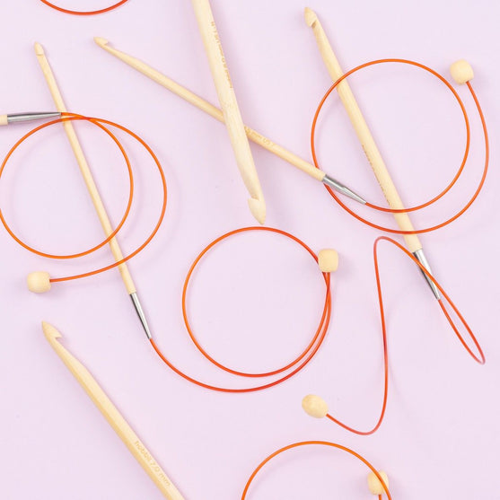 Tunesische Bambushäkelnadel mit Seil – 50 cm - Hobbii
4