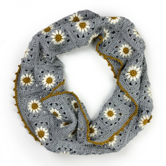 Daisy - Infinity Schal
2