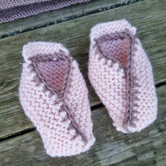 Denver NO 2 - Pullover, Mütze und Schühchen
2