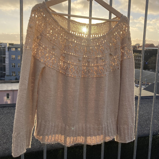 Diamond Eyelets - Top
2