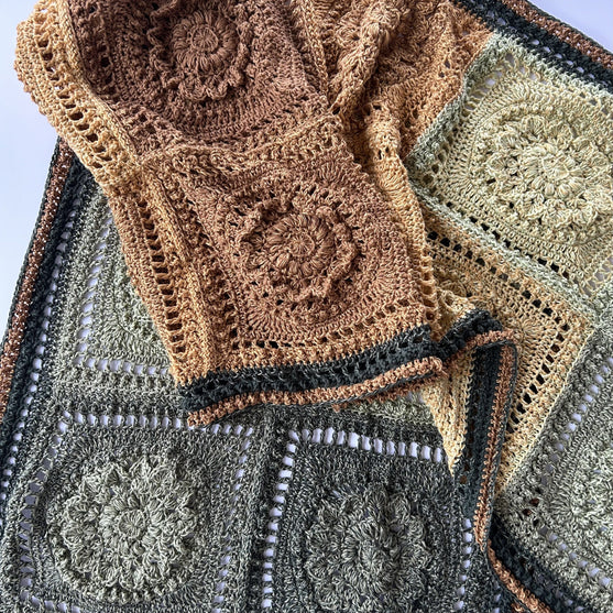 Grandma Earth - Tuch
3