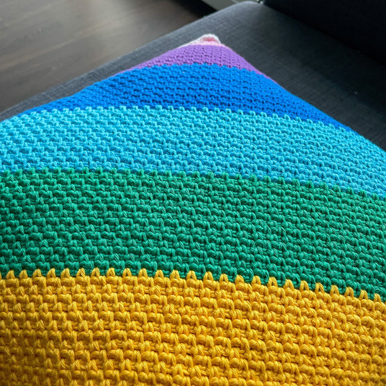 Woven Rainbow Kissen
5