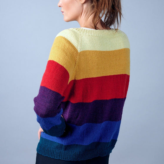June Regenbogen Pullover
3