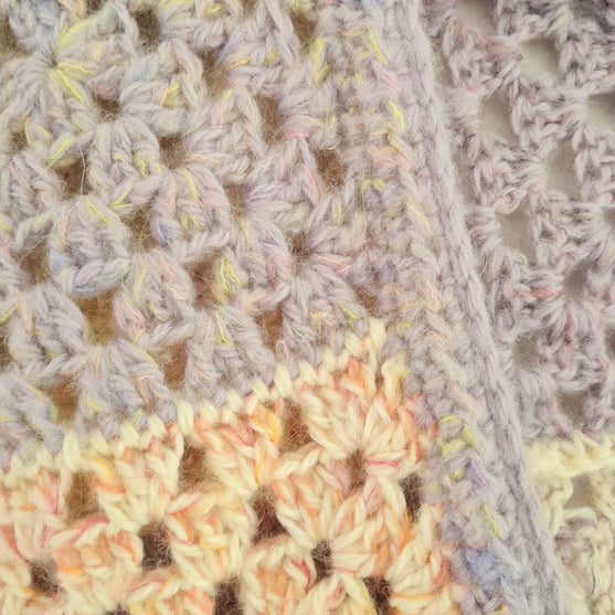 Lavender - Granny Square Weste
4