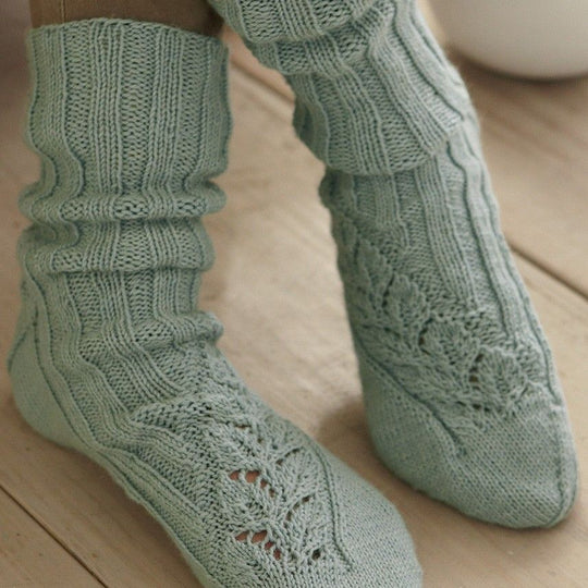 Socken im Rankenmuster
