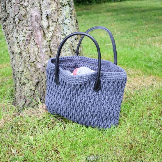 Ribbon Tasche mit Henkel
4
