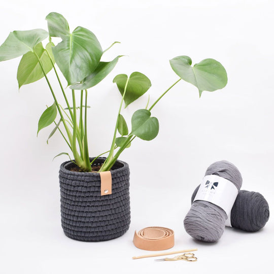 Gehäkelter Übertopf aus Ribbon - Groß