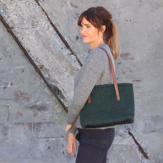 

Borsa in feltro con base solida
1