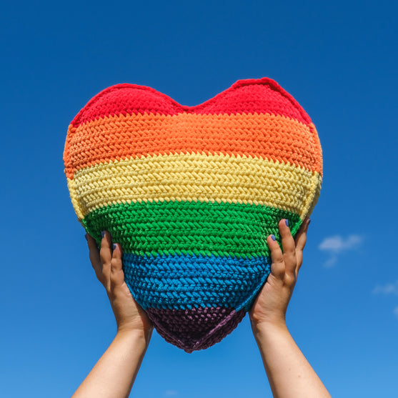 

Rainbow Pride - Herzkissen
4