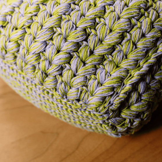 

Vitreous - Tasche aus Puffmaschen
6