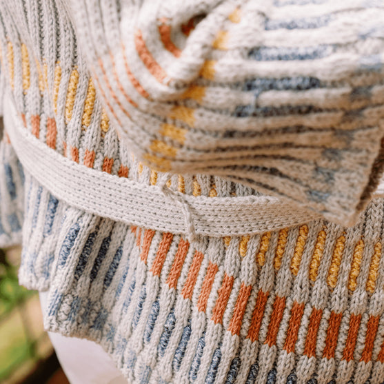 

Fusing Cardigan - Offener Cardigan mit Bindegürtel
7