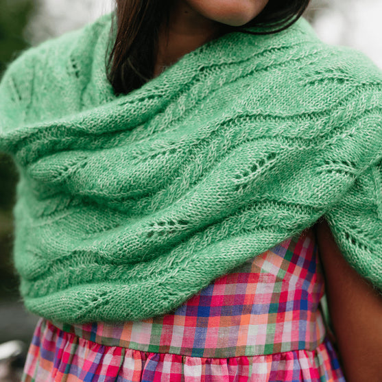

Hiedra Shawl - Wrap mit Blattmotiv
1