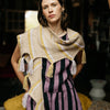 

Calendula Shawl - Wrap mit Noppen und Fransen
7