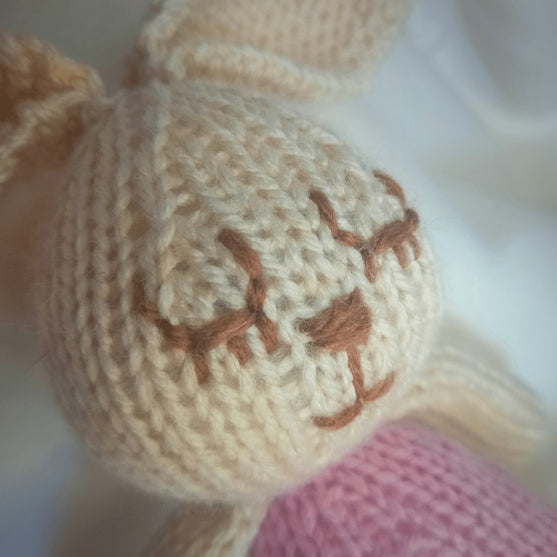 

Bessie Bunny - Stofftier
5