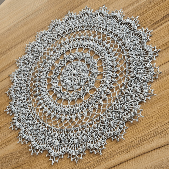 

Amelie Texturiertes Mandala - Deckchen
5