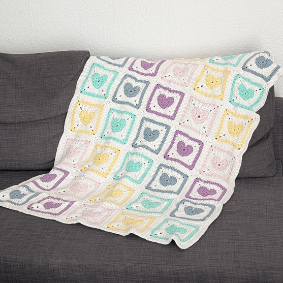 

Rainbow Hearts – Babydecke
2