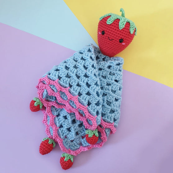 

Kawaii Erdbeer-Schmusetuch
1