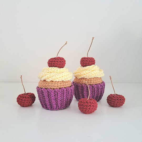 Cupcakes mit Kirschen