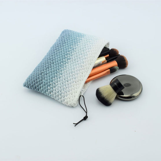 

Gehäkeltes Kosmetik-Etui - Ton in Ton
1