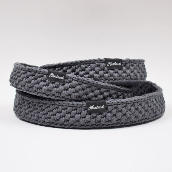 

Dekorative Tabletts mit rundem Lederboden
2