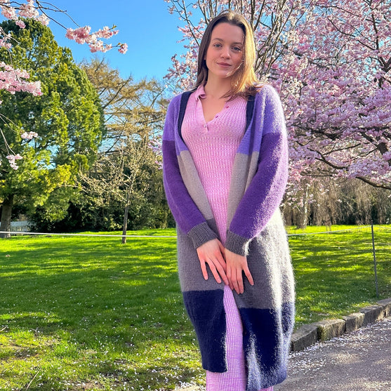 

Brede Striber - Langer Cardigan
1