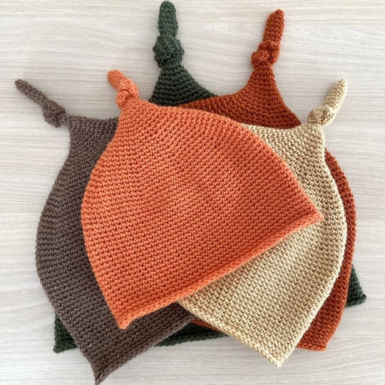 Babymütze mit Knoten