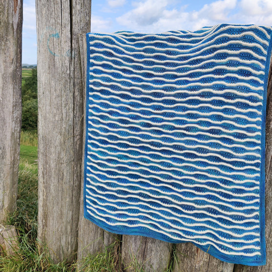 

Dancing Waves Crests - Decke
2
