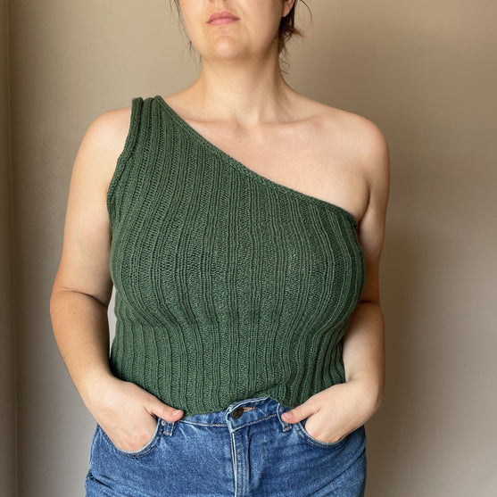 

Easy One Shoulder Top - Sommertop
1
