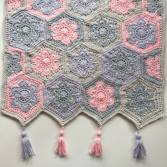 

Cozy Hexi Flower - Decke
1