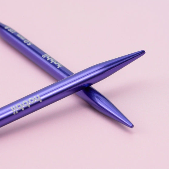 

Stellar Set Essential mit kurzen austauschbaren Rundstricknadeln – Amethyst - Hobbii
6