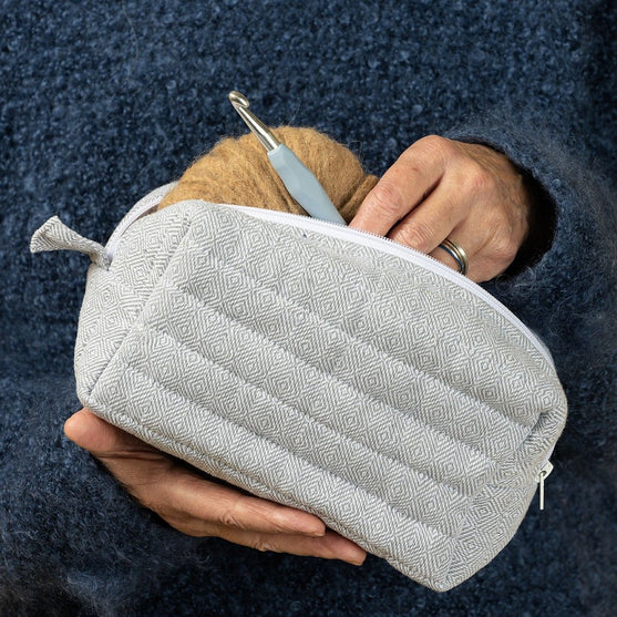 

Gesteppte Projekttasche - Länglich - Mittelgroß - Hobbii
3