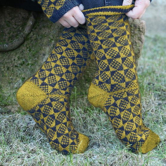 

Socken mit Rautenmuster
1