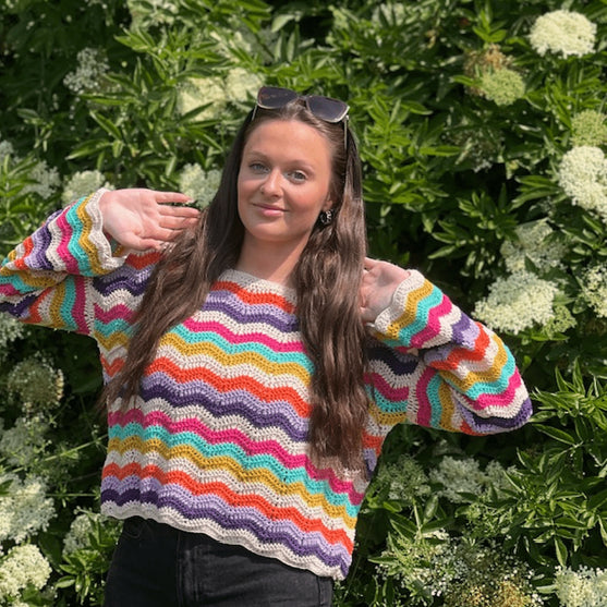

Dancing on the Waves - Pullover
3