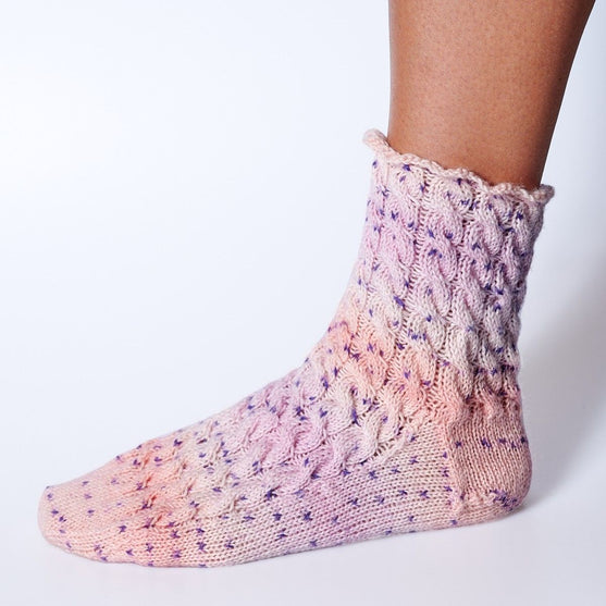 

Socken mit Zopfmuster
2